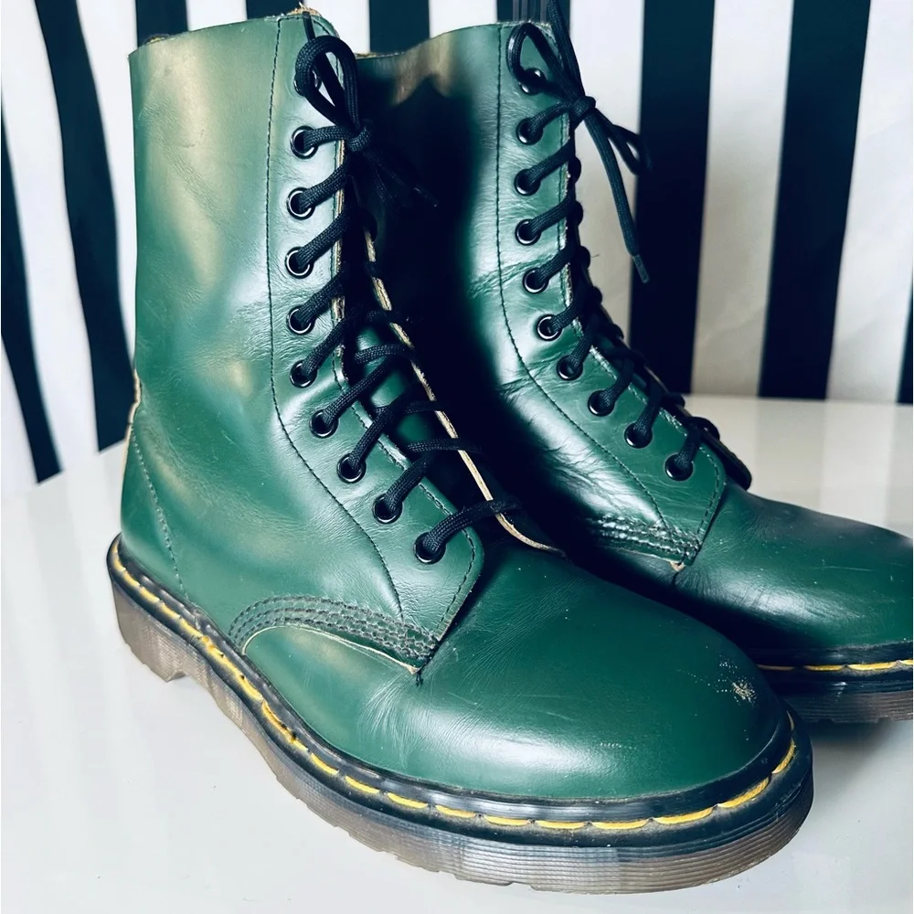 Dr Martens RARE Vintage green 10-eye 1490 Boots - England - Bouncing Soles